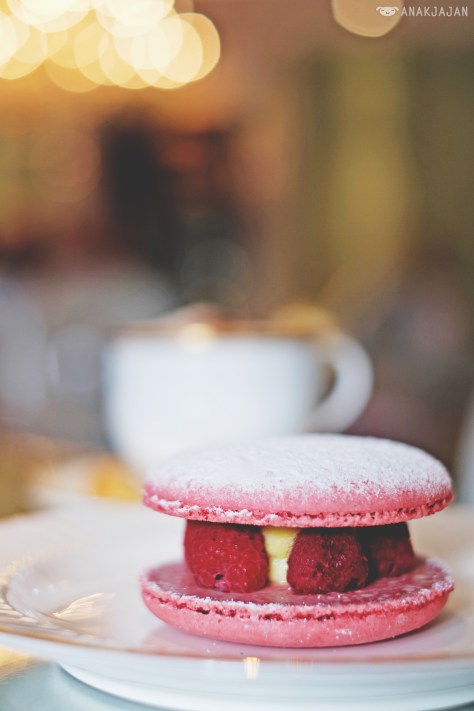 Macaron Raspberry Sandwich IDR 40k