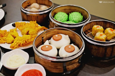 Shao May IDR 16.8k, Durian Bun IDR 15.8k, Deep Fried Wonton IDR 18,8k, Teapot Bun with Taro IDR 14.8k and Shrimp Hakau IDR 18.8k