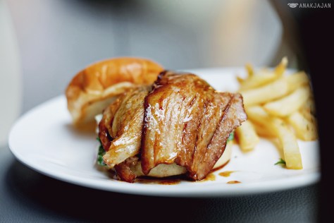 Kakuni Pork Belly Burger IDR 138k
