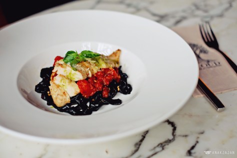 Black Ink Pasta with Free Ranch Chicken and Tomato Cherries IDR 120k