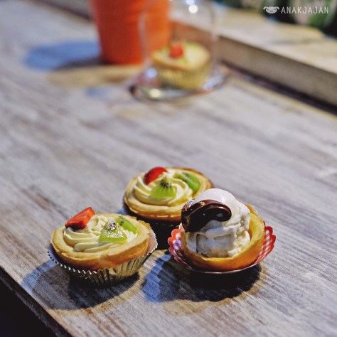 Fruit Choux with Diplomat Cream IDR 15k - Sepotong Kue