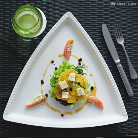 Fresh Orange and Haloumi Salad