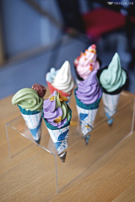 Artsy Palette platter set IDR 55k