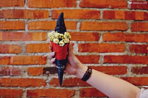 Lykone Black Sakura with Popcorn and Matcha Latte Sauce