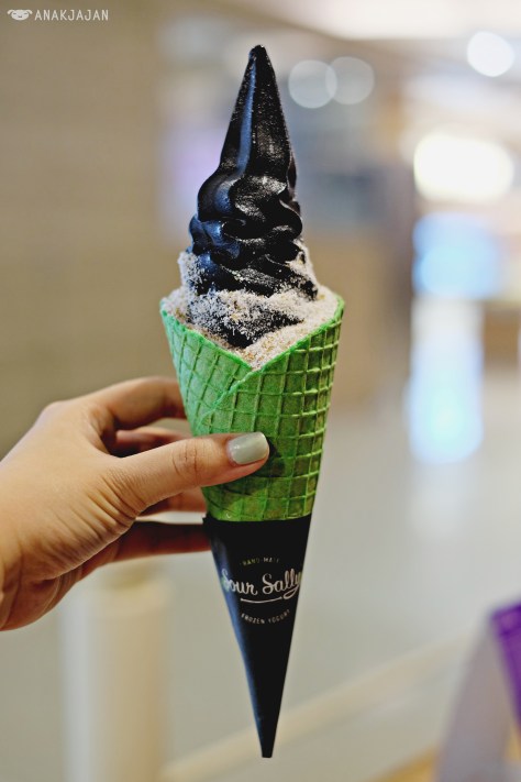 Lykone Black Sakura with Gold Dust and Milo Myers sauce