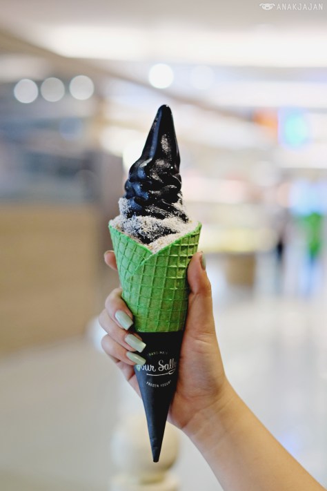 Lykone Black Sakura with Gold Dust and Milo Myers sauce