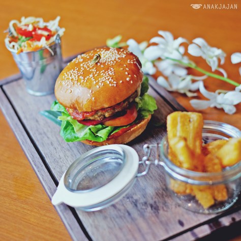 Penang Beef Burger IDR 125k