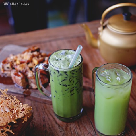 Green Tea Cin Cau IDR 31k, Eng Ing Eng (Kedondong Juice) IDR 29.5k