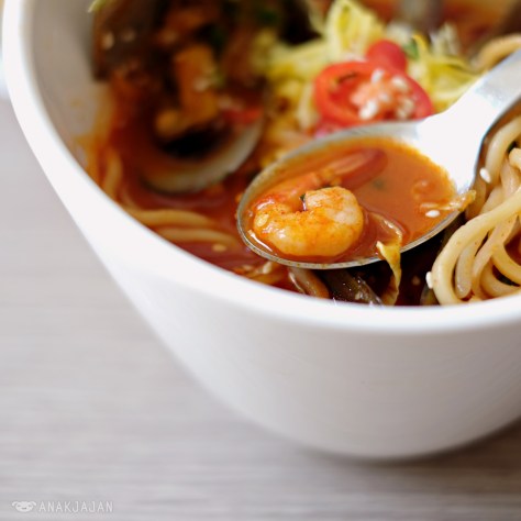 Spicy Seafood Jjampong Noodle IDR 60k (M), IDR 70k (L)