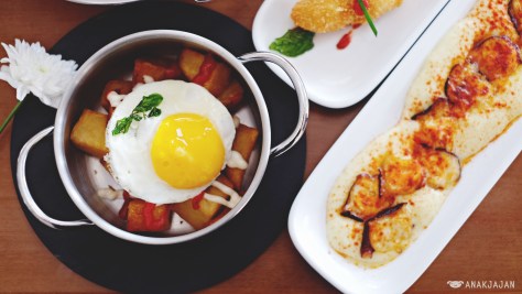 Hot Potato with Egg IDR 40k