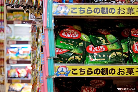 Kitkat JPY 285 (around IDR 30k)