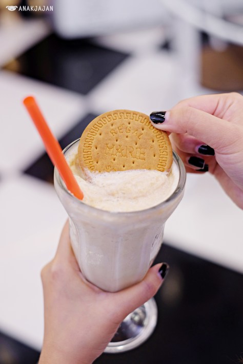 W Diner Shakes - Regal IDR 35.9k