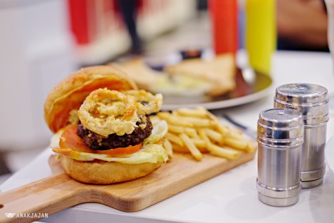 Beef Burger IDR 68.9k