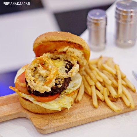 Beef Burger IDR 68.9k