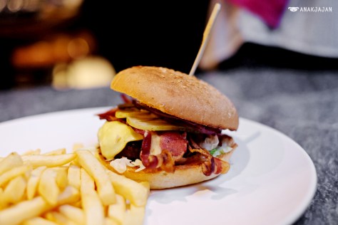 Cheese and Bacon Burger IDR 238k