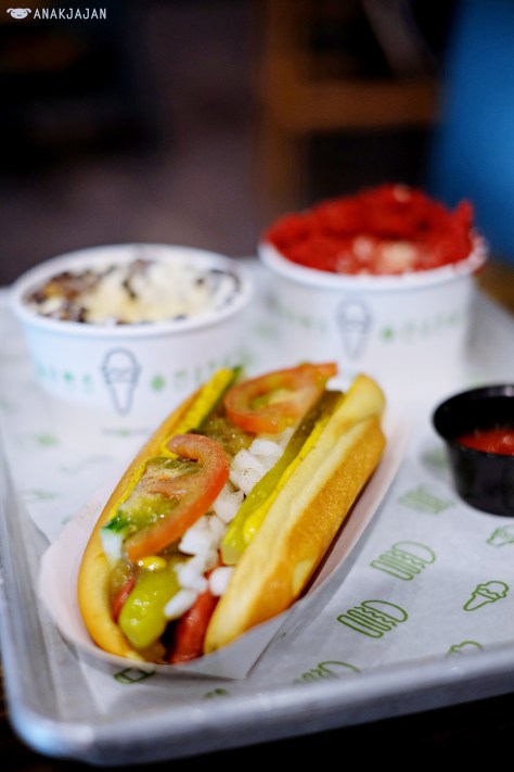 Shack-cago Hot Dog AED 25