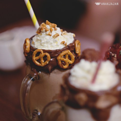 Pretzel & Salted Caramel Milkshakes IDR 50k