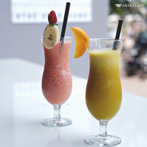 Strawberry Banana Smoothies IDR 32k // Orange Juice IDR 28k