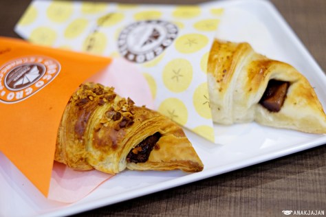 Chococro IDR 19.9k // Banana Walnut Chococro IDR 22.9k