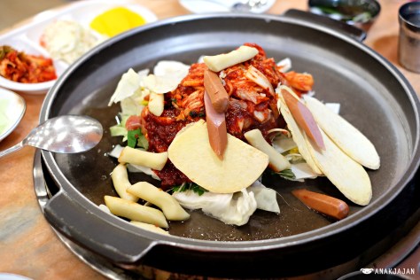 Kimchi Dakgalbi for two + 2 portions of cheese + noodle + fried rice, total KRW 27.000