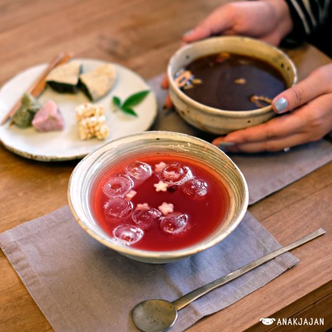 Omija Tea KRW 8.000, Kyeong San Jujube KRW 9.000 (both teas come with traditional dessert)