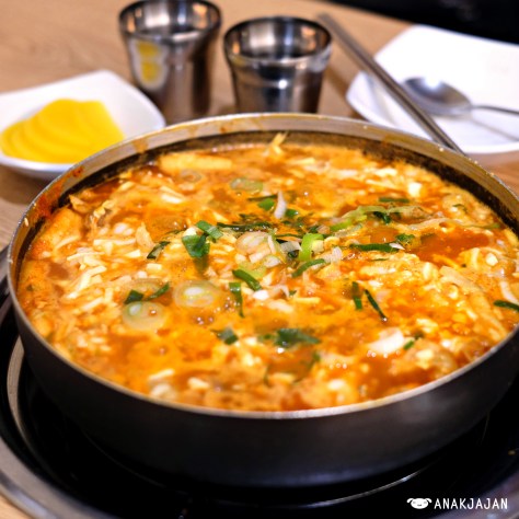 Cheese Tteokbokki KRW 4.500, Bulgogi Tteokbokki KRW 4.500, Ramyeon KRW 1.000, Dumpling KRW 1.000, Fried Rice KRW 2.000