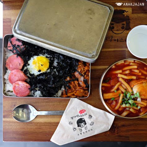 Classic Korean lunch box or Dosirak KRW 6.500 Tteokbokki KRW 6.000