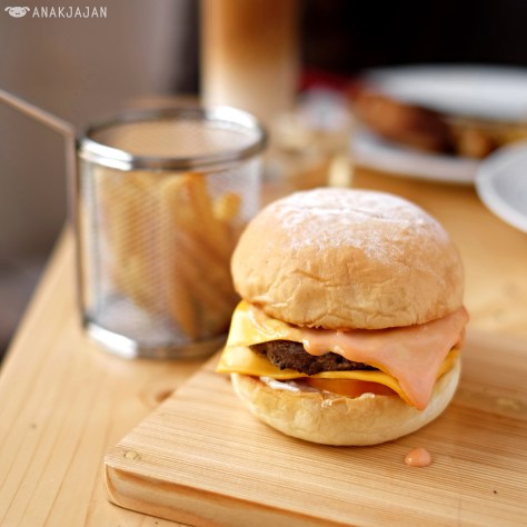 Double Cheese Burger with Fries IDR 85k