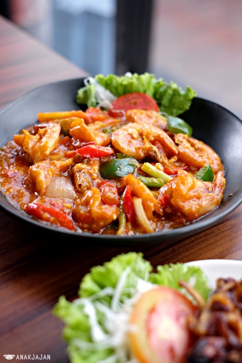 Udang Putih Goreng Saus Padang IDR 75k/ ounce