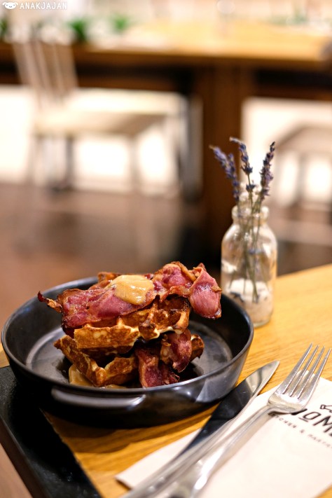 Bacon Waffle IDR 65k