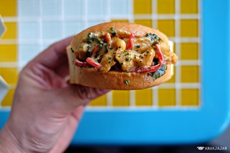 New Yolk Chicken Bread Rolls IDR 32k