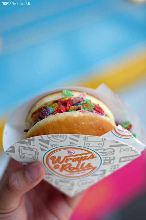 Yum Bun Cotton Candy IDR 35k with additional Rainbow Cereal IDR 19k