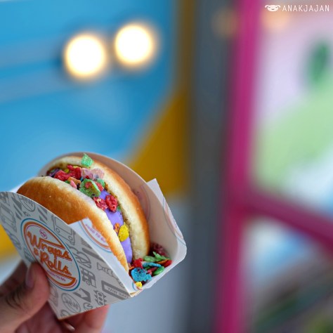 Yum Bun Cotton Candy IDR 35k with additional Rainbow Cereal IDR 19k