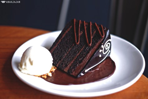 Valrhona Double Chocolate Cake IDR 55k