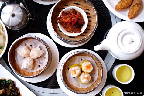 Kaki Ayam Steam/ Phoenix Claw (3pcs) IDR 25k, Siomay Dimsum (3pcs) IDR 25k, Hakau Dimsum (3pcs) IDR 25k