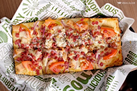 Honey Mustard Chicken Pizza IDR 50k