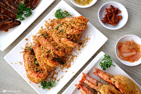 Udang Pancet Jumbo Goreng Gandum (Fried Jumbo Tiger Prawns with Oat)