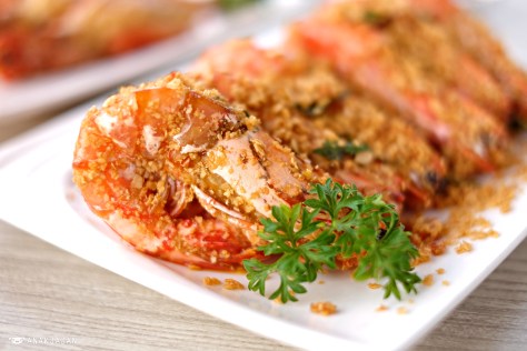 Udang Pancet Jumbo Goreng Gandum (Fried Jumbo Tiger Prawns with Oat)