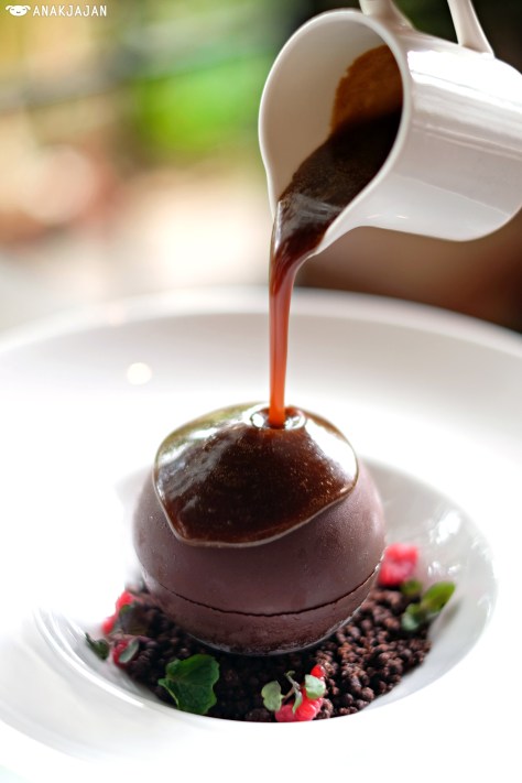 Banana Chocolate Sphere IDR 108k