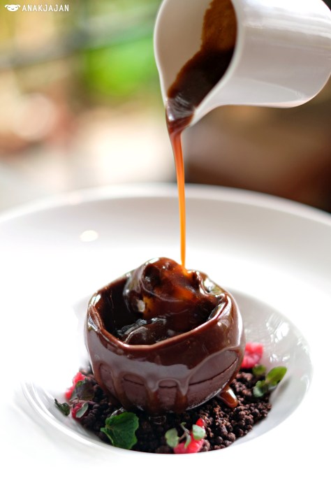 Banana Chocolate Sphere IDR 108k