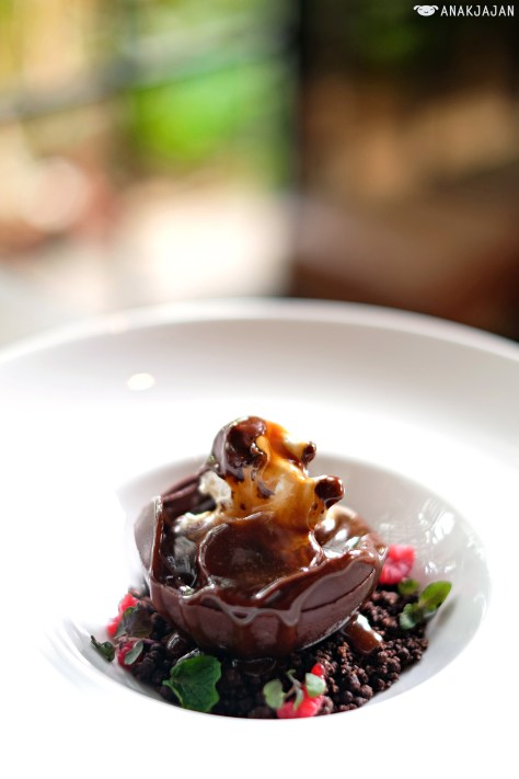 Banana Chocolate Sphere IDR 108k