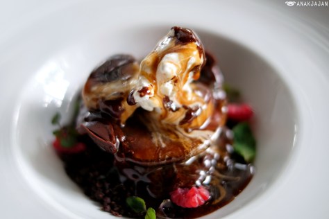 Banana Chocolate Sphere IDR 108k