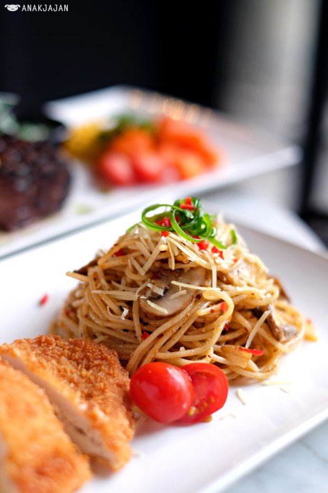 Choice of Pasta (Aglio Olio) + Cordon Bleu IDR 62.5k