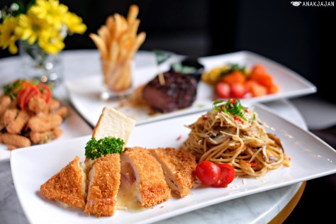 Choice of Pasta (Aglio Olio) + Cordon Bleu IDR 62.5k