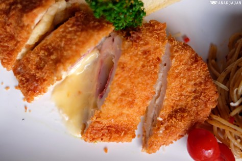 Choice of Pasta (Aglio Olio) + Cordon Bleu IDR 62.5k