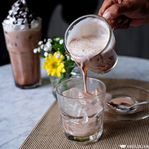 Milk Toblerone IDR 39k