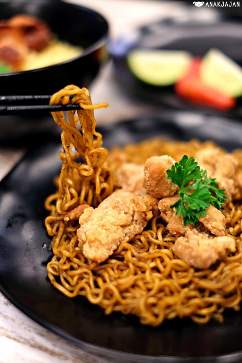 Indomie Goreng Lada Hitam IDR 16k + Chicken Karaage 10k