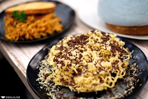 Pizza Indomie Crispy Cokelat Keju Susu IDR 19k