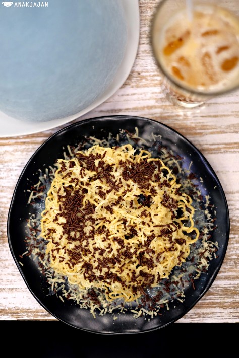 Pizza Indomie Crispy Cokelat Keju Susu IDR 19k