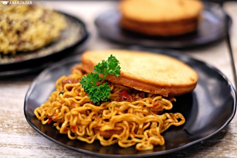 Toast Indomie Tomyam IDR 17k